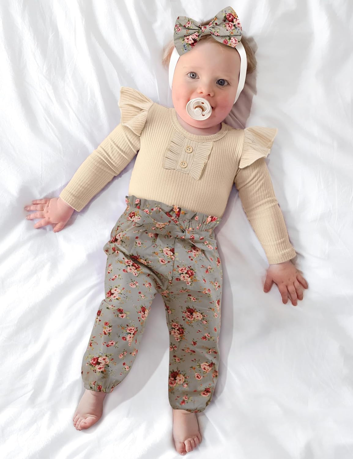 Adorable 3-Piece Newborn Baby Girl Outfit: Ruffle Bodysuit, Floral Pants & Matching Headband - Soft Cotton Newborn Set.